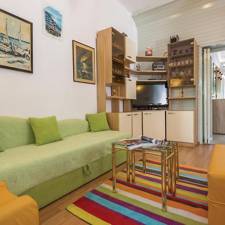 Awesome Apartment In Makarska With Kitchen Exterior foto