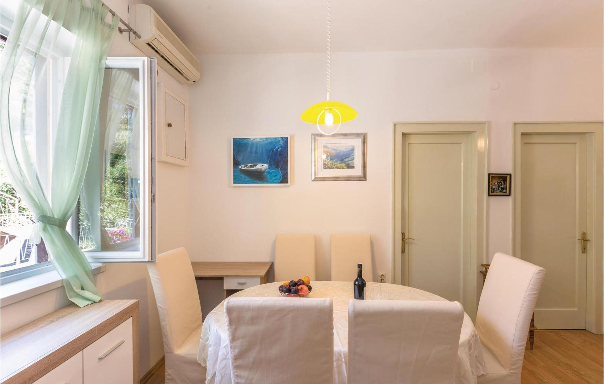 Awesome Apartment In Makarska With Kitchen Exterior foto