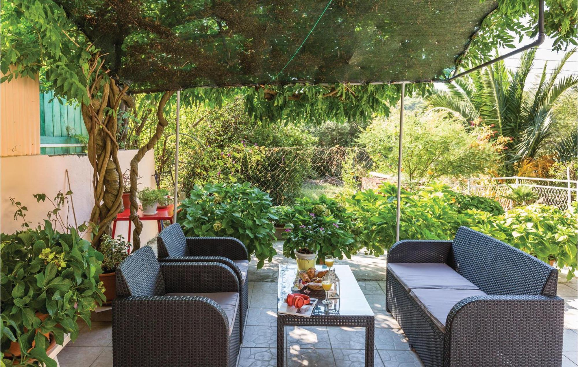 Awesome Apartment In Makarska With Kitchen Exterior foto